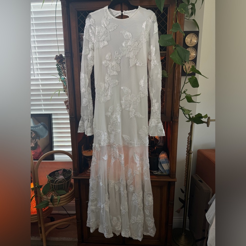 Elegant White Floral Long Sleeve Dress